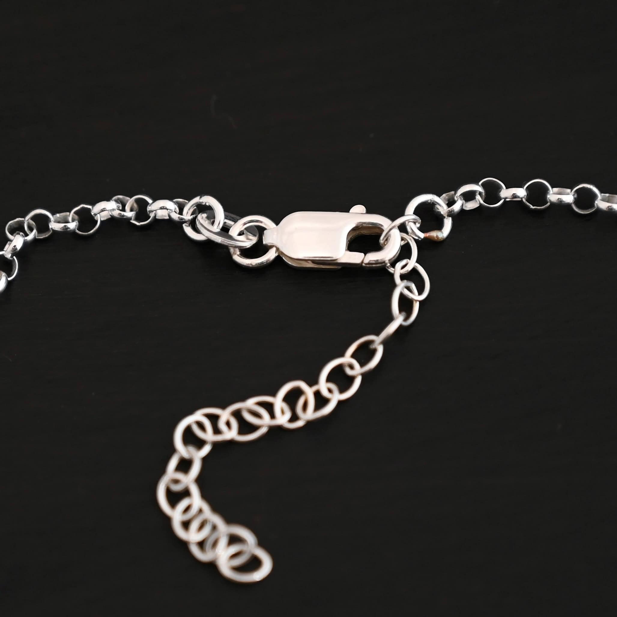 Lobster claw clasp for the "Rachel Rolo" Chain as shiny. Made out of sterling silver and comes with the 3 inch extension. Clasp is made out of small but thick circles.