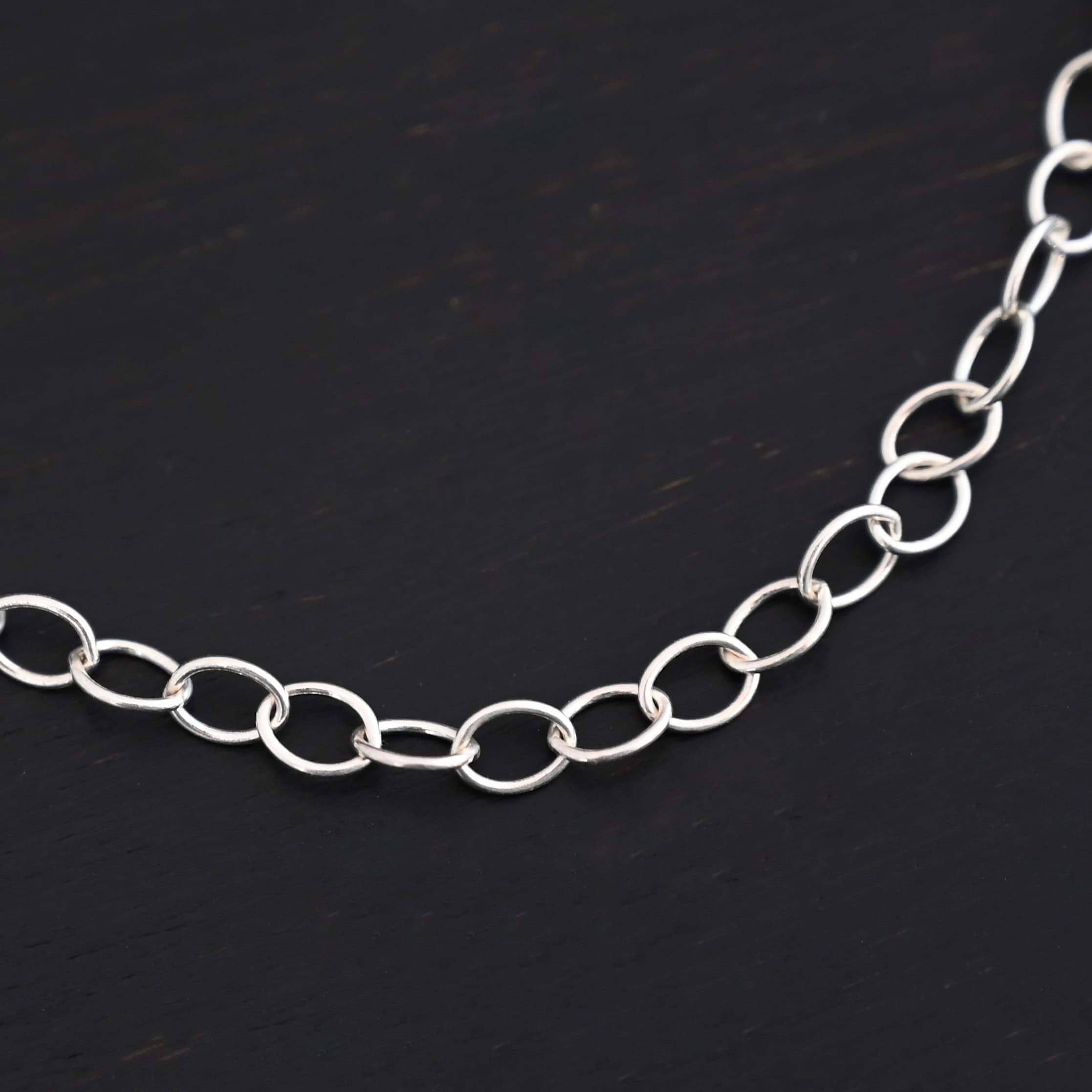 Willow Chain Shiny Close up of a shiny oval Willow chain laying against a dark background