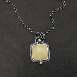 Birne Necklace